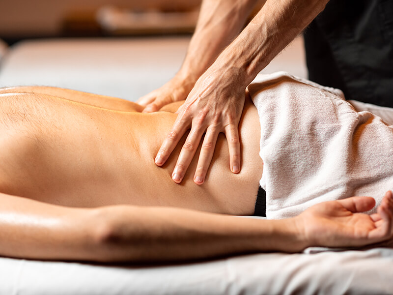 https://massagetherapymall.com/wp-content/uploads/2021/08/shiatsu-massage-1.jpg